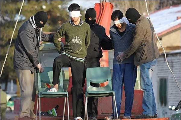 إعدامات على الملآ في ايران