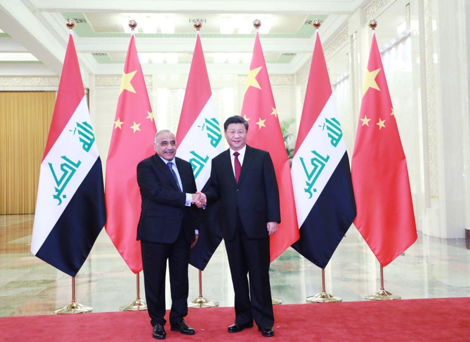 عبد المهدي ملتقيا الرئيس الصيني شي جين بينغ