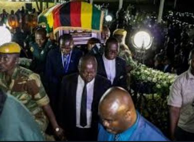 مئات يشاركون في مراسم دفن موغابي في مسقط رأسه
