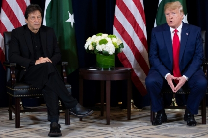 الرئيس الأميركي دونالد ترمب (يمين) يلتقي رئيس الوزراء الباكستاني عمران خان في نيويورك في 23 سبتمبر 2019