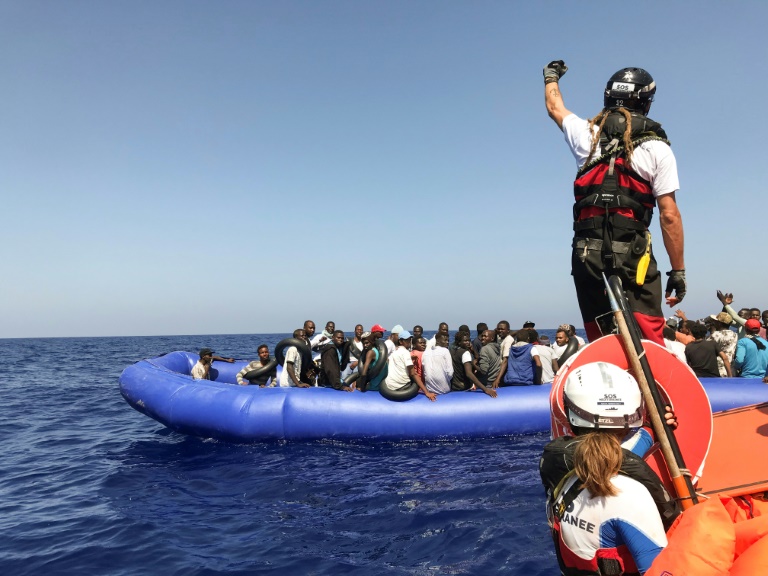 إيطاليا تسمح بإنزال 182 مهاجرًا تم إنقاذهم في المتوسط