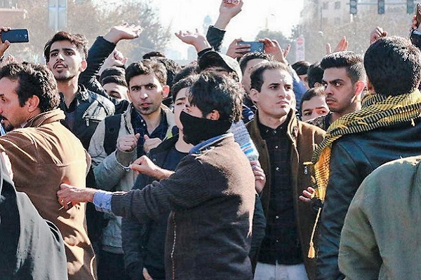 إيرانيو الداخل يتظاهرون ضد النظام