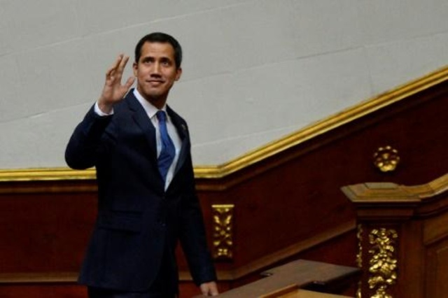 غوايدو يدخل البرلمان بعد عودة نواب الحزب الحاكم