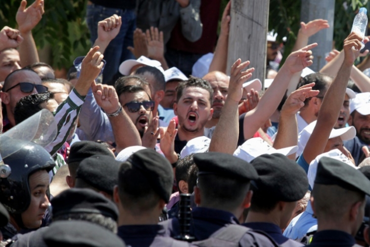 المعلمون يواصلون اضرابهم للاسبوع الثالث في الأردن