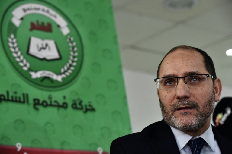 رئيس حركة مجتمع السلم الاسلامية الجزائرية عبد الرزاق مقري في مؤتمر صحافي في الهاصمة الجزائرية في 26 كانون الثاني/يناير 2019