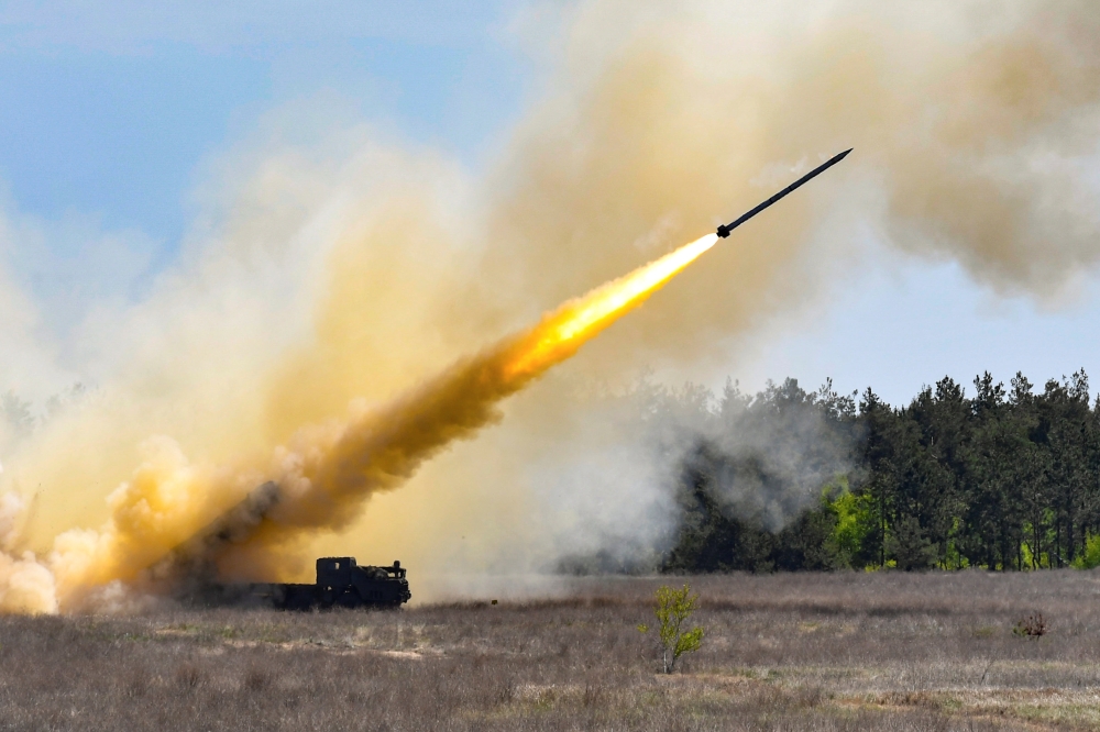 واشنطن تختبر بنجاح صاروخًا جديدًا عابرًا للقارات