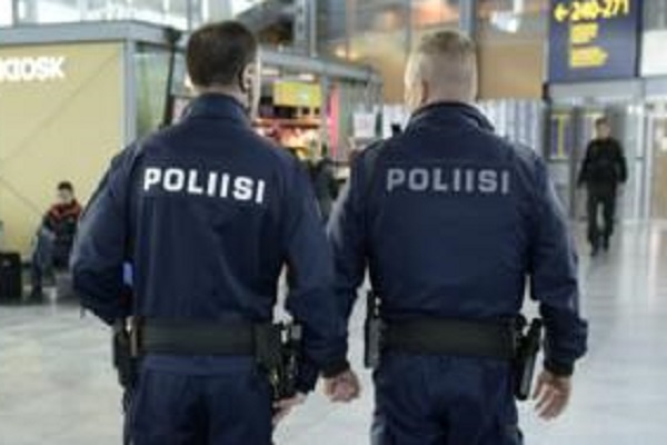 عناصر من الشرطة الفنلندية