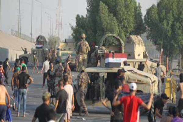 الأمن العراقي يطلق النار على عشرات المتظاهرين في بغداد
