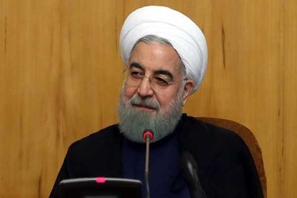 روحاني خلال ترؤسه لاجتماع حكومته يوم الأربعاء