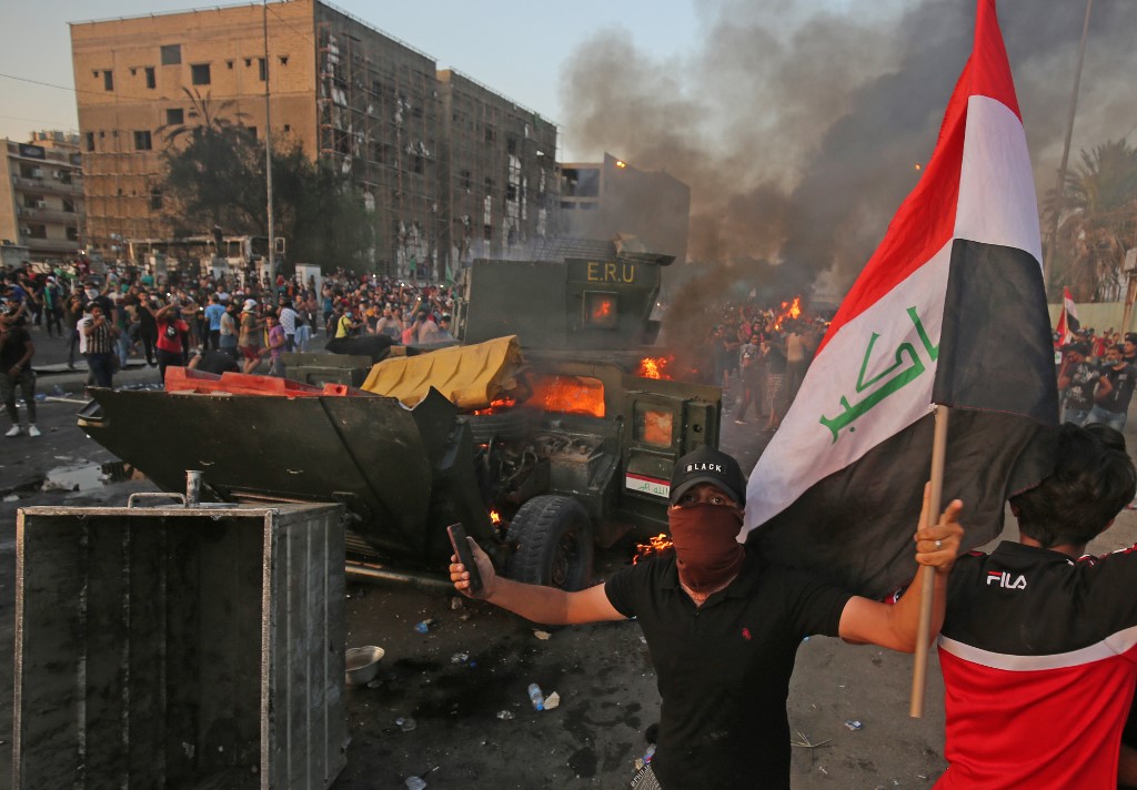 محتجون عراقيون في ساحة التحرير