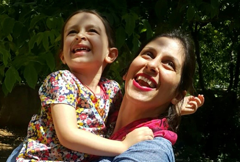 طفلة راتكليف المسجونة في طهران عادت إلى بريطانيا