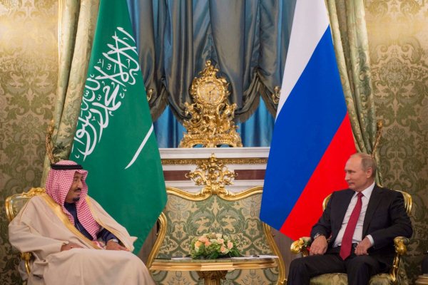 الملك سلمان بن عبد العزيز والرئيس فلاديمير بوتين - صورة أرشيفية -