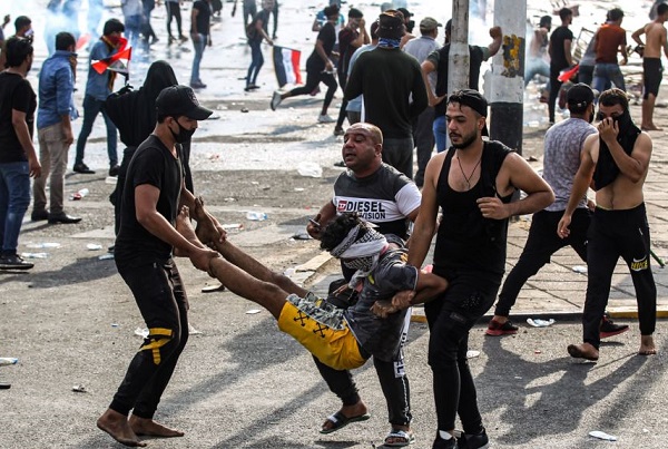 مصابون في مواجهات بين المتظاهرين وقوات الامن في بغداد
