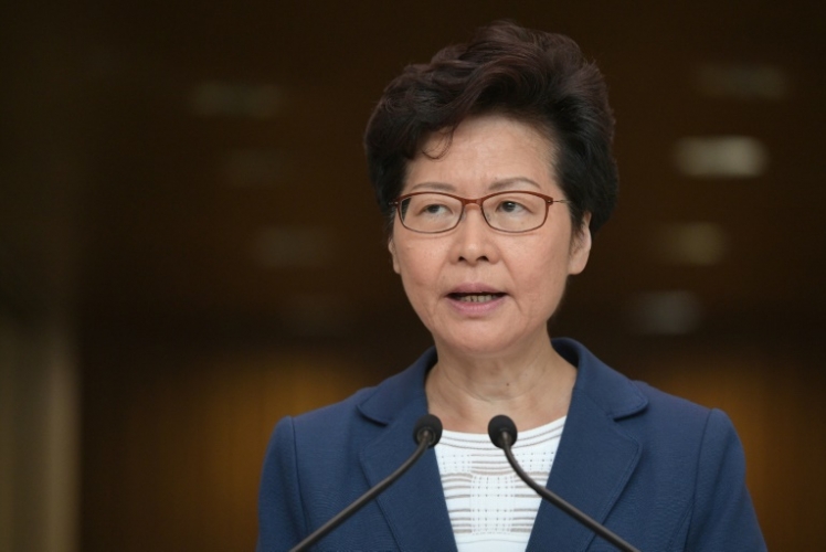 رئيسة سلطات هونغ كونغ لا تستبعد طلب مساعدة بكين