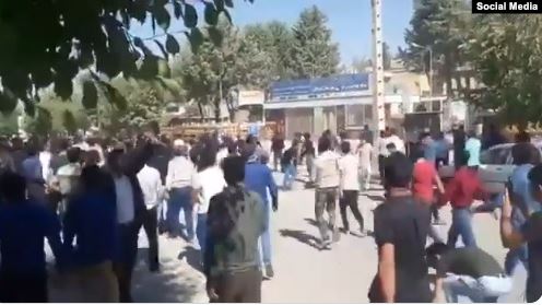 ايرانيون يشتبكون مع عناصر الأمن احتجاجا على انتشار مرض الإيدز