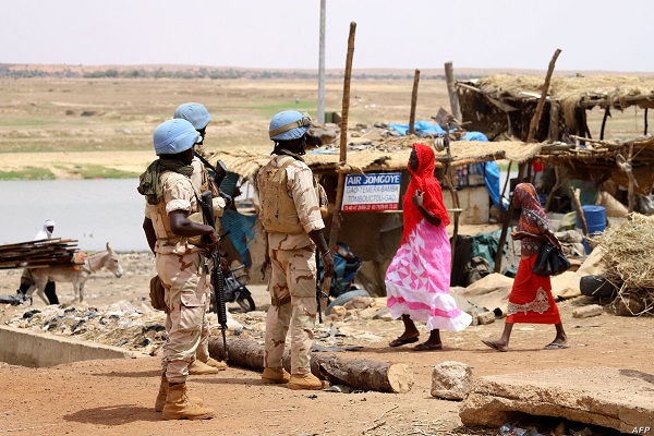 متظاهرون ينهبون امدادات الأمم المتحدة في وسط مالي