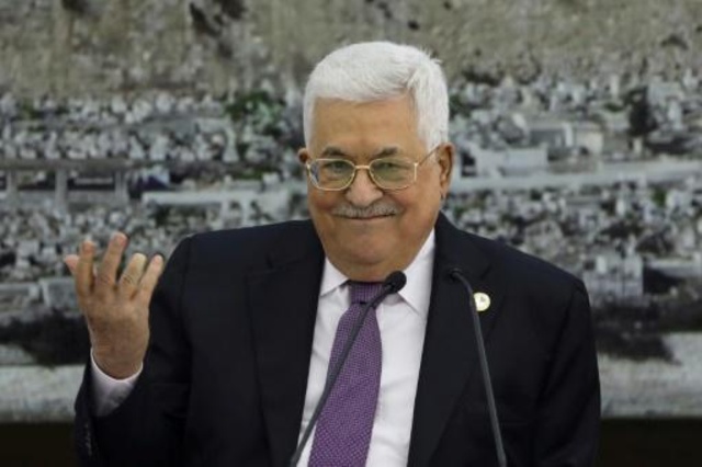 عباس اثناء اجتماع للقيادة في رام الله مساء الاحد في السادس من اكتوبر 2019