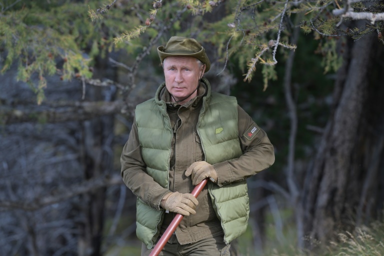 الرئيس الرويس فلاديمير بوتين يتنزه في غابات سيبيريا في 6 أكتوبر 2019