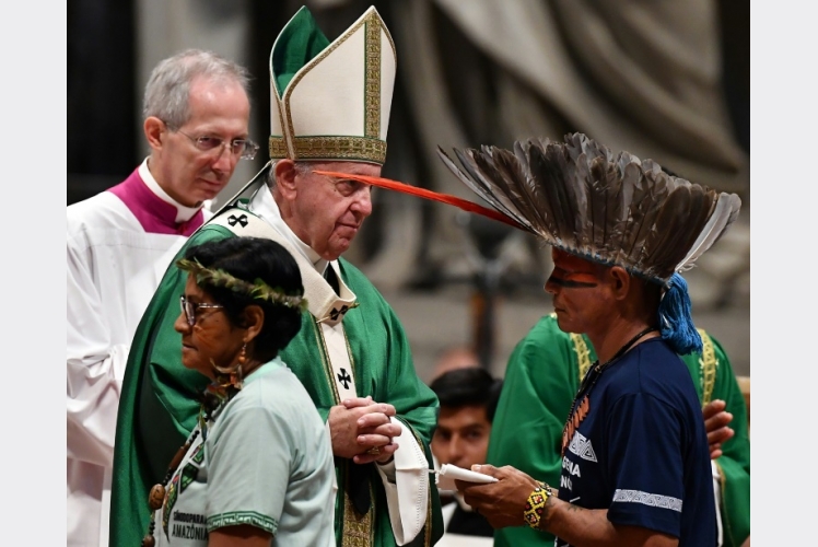 البابا ينتقد الحرائق التي أشعلتها مصالح مدمرة في الأمازون