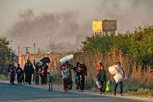 أكراد سوريا يفرّون أمام الاجتياح العسكري التركي - الصورة من وكالة روداوو الكردية العراقية