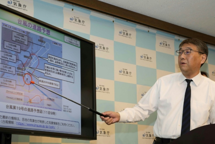 اليابان تستعد لمواجهة الإعصار القوي هاغيبيس