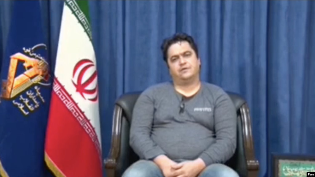 المعارض الإيراني روح الله زم في لقطة من فيديو نشره التلفزيون الإيراني