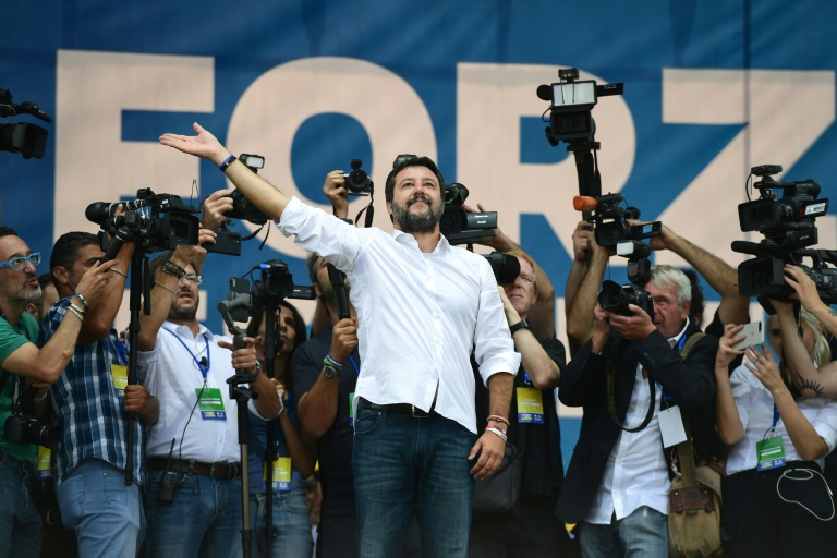 تجمع لأنصار زعيم حزب الرابطة الإيطالي يطلق حملته لاستعادة السلطة