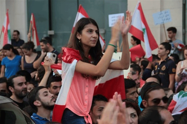 مشاركة كبيرة لنساء لبنان في التظاهرات