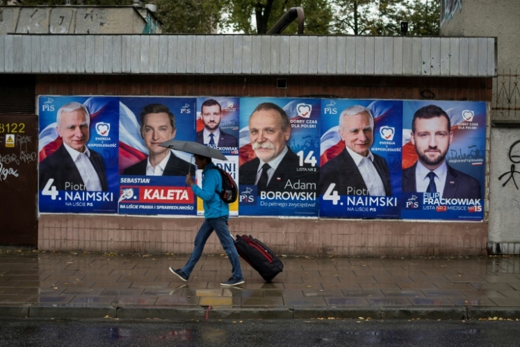 انتخابات تشريعية يرجح فوز الشعبويين فيها في بولندا