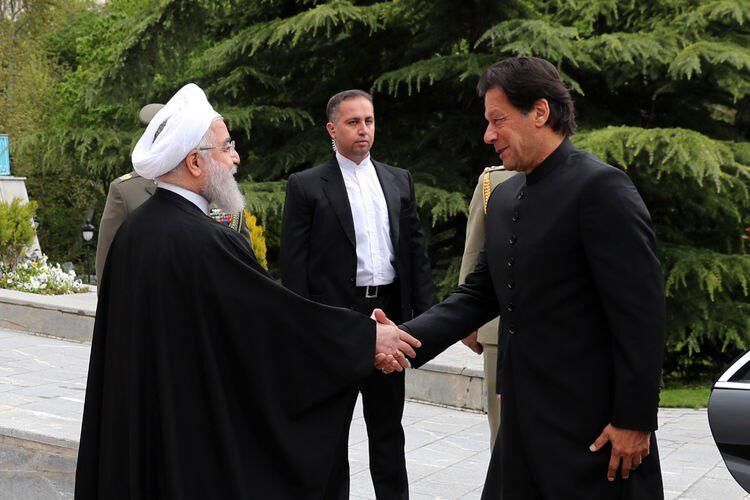 روحاني يستقبل عمران خان - صورة لوكالة (إيرنا)