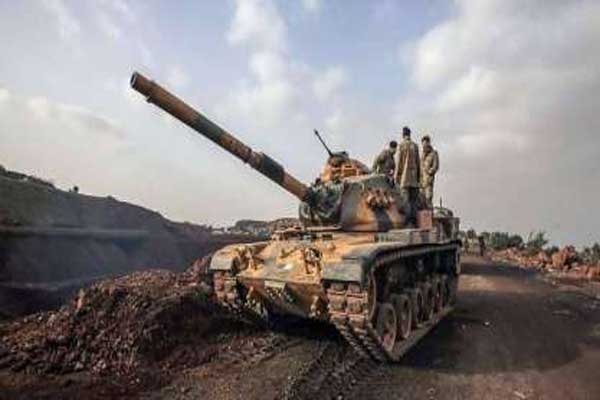 الجيش السوري والقوات الكردية يقاتلان الفصائل الموالية لتركيا