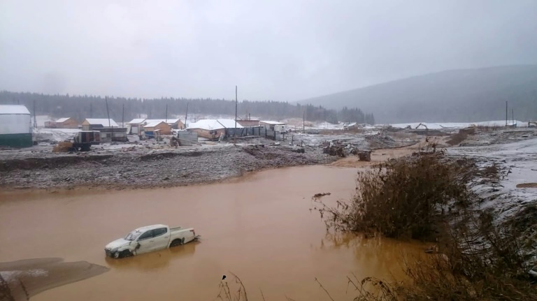 صورة وزّعتها وزارة الحالات الطارئة الروسية في 19 تشرين الاول/أكتوبر 2019 تظهر أثار انهيار سد على نهر سيبا في منطقة كراسنويارسك بسيبيريا في روسيا.