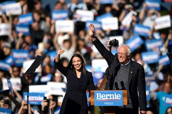  أوكاسيو-كورتيز وساندرز يحييان أنصارهما في نيويورك