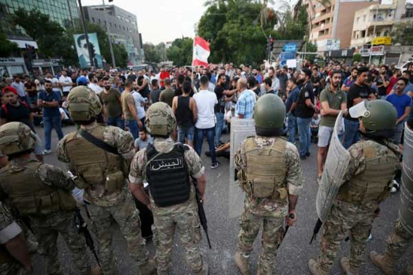 الجيش يبدأ بفتح بعض الطرقات في لبنان