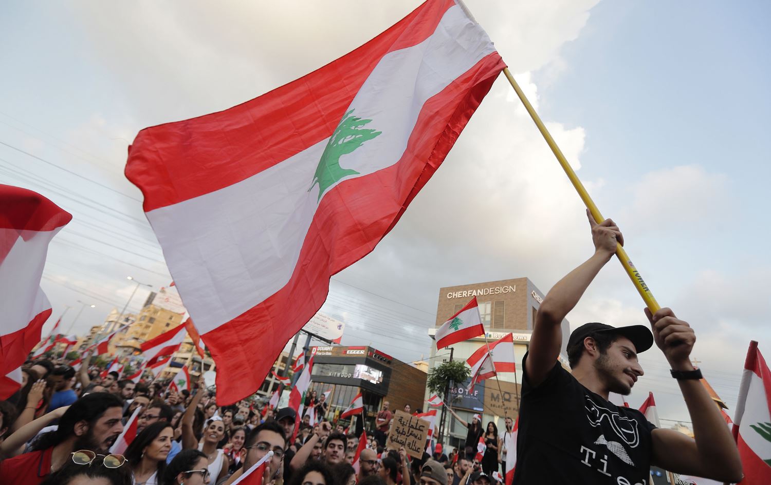 السفارة السعودية في بيروت: إجلاء 132 مواطنا من لبنان اليوم