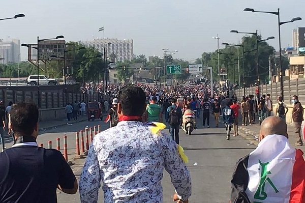 متظاهرو بغداد يتوجهون الى المنطقة الخضراء الصورة من فيسبوك