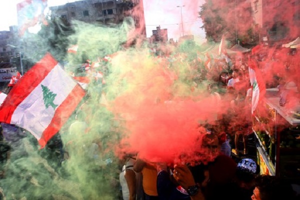 لبنانيون يتظاهرون في صيدا في جنوب لبنان