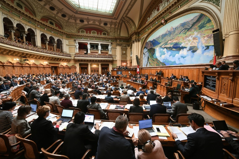 البرلمان السويسري مجتمع بمجلسيه في برن في 25 أيلول/سبتمبر 2019