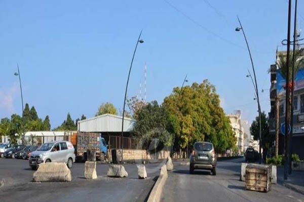 طرقات لبنان مقطوعة أمام السيارات حتى إسقاط الحكومة