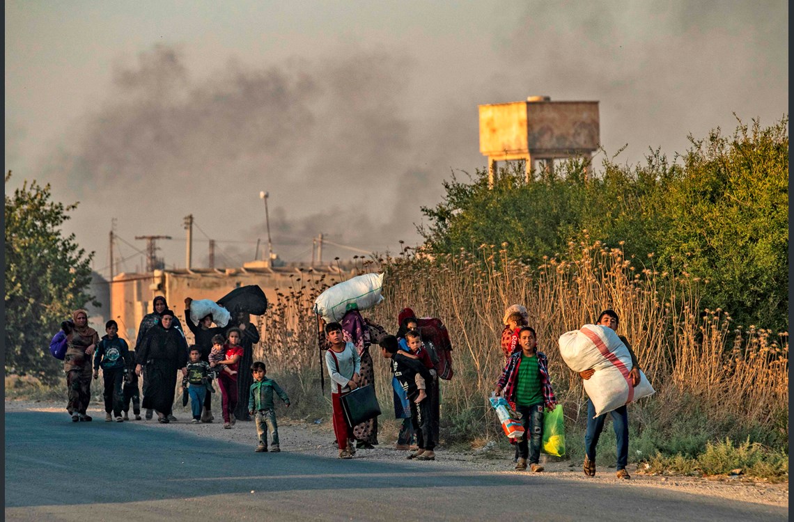 اكراد سوريا يفرون امام الاجتياح العسكري التركي الصورة من وكالة روداوو الكردية العراقية