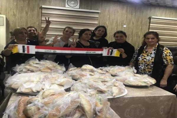 عراقيات يعددن وجبات طعام للمتظاهرين