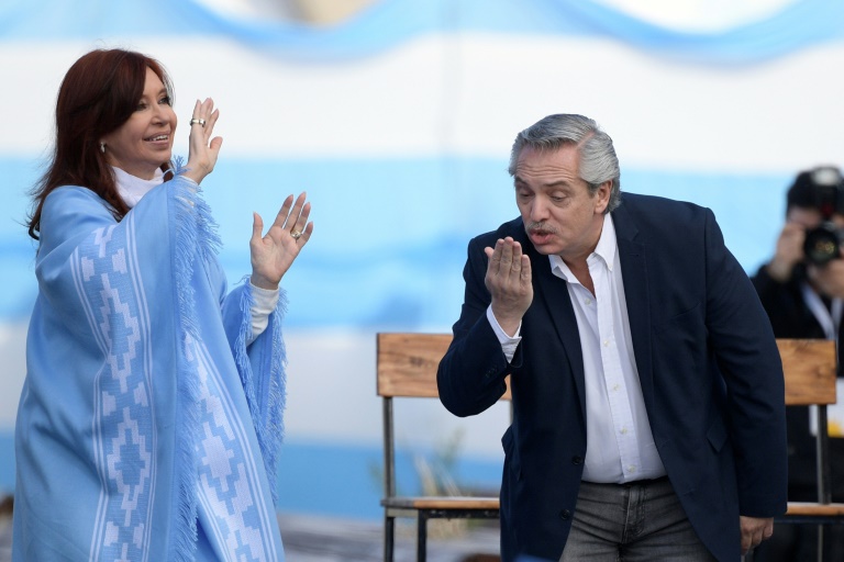 فوز مرشح اليسار البيروني ألبرتو فرنانديز بانتخابات الأرجنتين