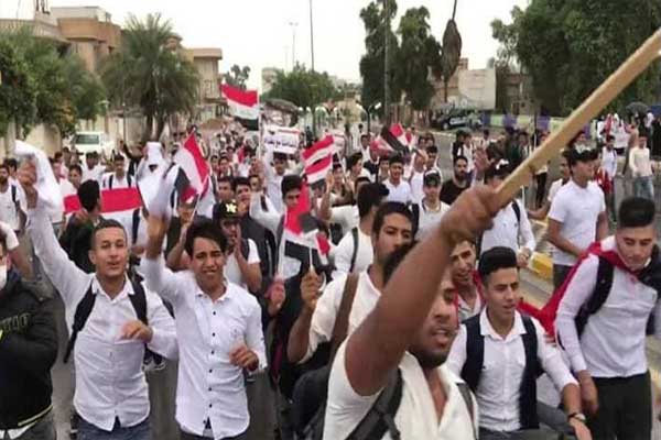 طلبة عراقيون يتظاهرون تأييدًا لمطالب المحتجين