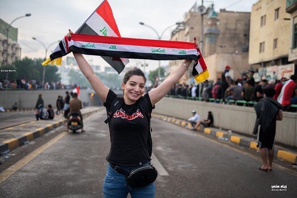عراقية تهتف لاسقاط النظام وسط بغداد
