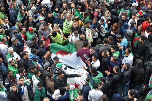 احتجاجات في الجزائر رفضا للإنتخابات الرئاسية