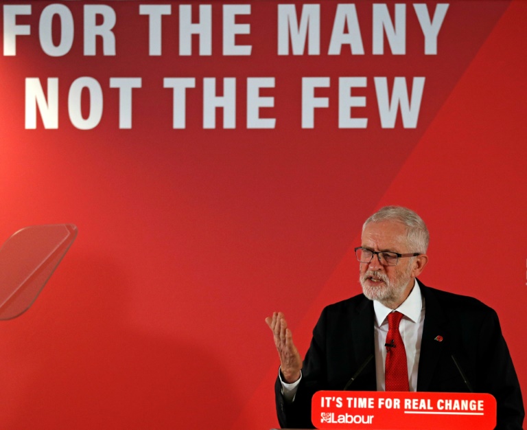 زعيم حزب العمال المحافظ جيرمي كوربين يلقي كلمة خلال حملة انتخابية في تيلفورد وسط انكلترا في 6 تشرين الثاني/نوفمبر 2019