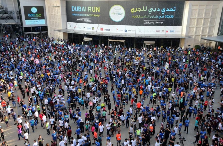 تحدي دبي للجري في شارع الشيخ زايد