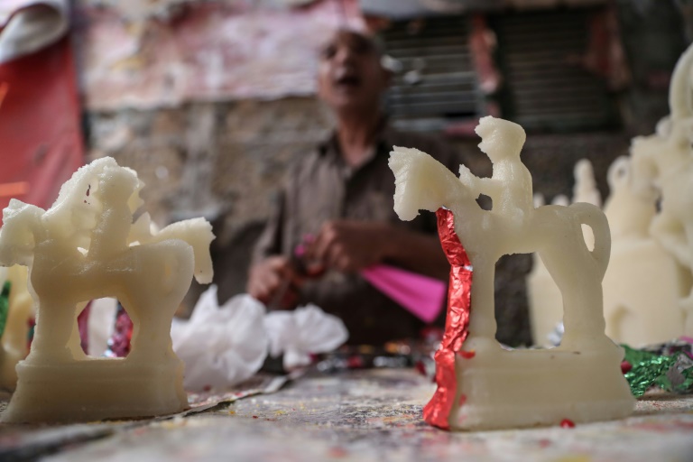 صانعو الحلوى يفرحون المصريين في المولد النبوي