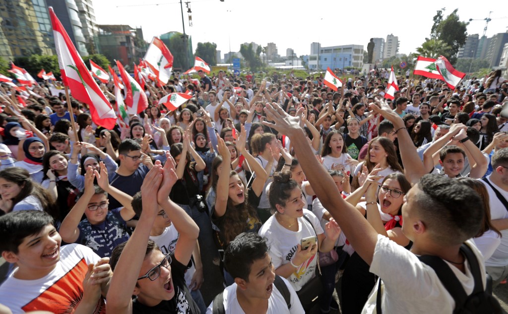 تلاميذ لبنانيون يشاركون في تظاهرات بيروت