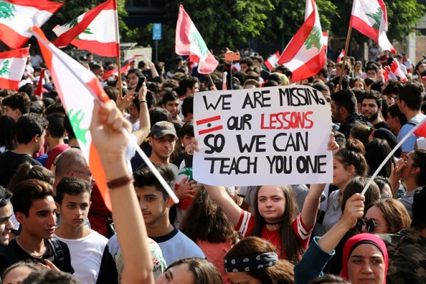 صورة من التظاهرات في لبنان